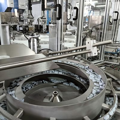 Un bon prix. Machine d'assemblage de bouchons de stratification automatisée non standard avec surface de film plate et bonne étanchéité en ligne