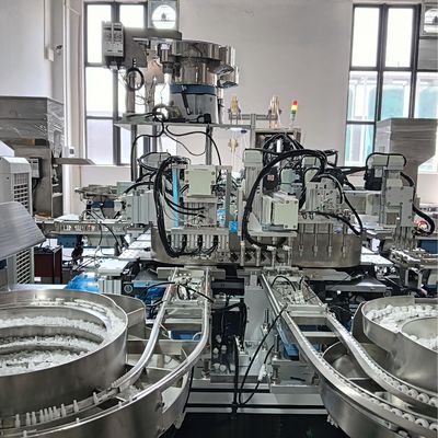 Un bon prix. Machine d'assemblage de la tête de pompe à automatisation non standard, type de boucle, commande PLC, fonctionnement à écran tactile en ligne
