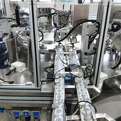 Machine d'assemblage automatique pour les couvercles de buanderie