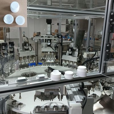 Machine d'assemblage de produits de première nécessité personnalisée pour la capacité quotidienne pour le vissage automatique des bouchons de bouteilles de détergent à lessive