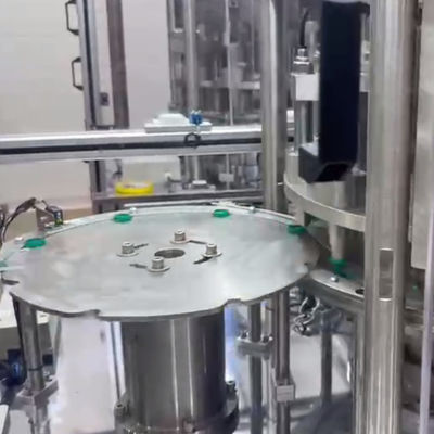 Un bon prix. Machine à plier les capuchons avec configuration de visseuse à moteur servo et sans exigence technique élevée pour l'opérateur. en ligne
