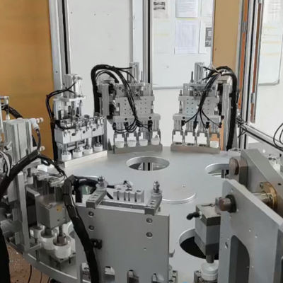 Un bon prix. Machine d'assemblage de bouchon déshydratant avec remplissage de gel de silice et scellage, opérée par 1 personne en ligne