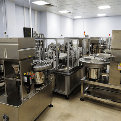 Un bon prix. La machine d'assemblage de bouchons Euro Cap est utilisée pour l'assemblage automatique des bouchons pour les poches et flacons de perfusion intraveineuse en plastique. en ligne