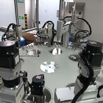 Machine de remplissage de bouchon de séchage à ressort de type carrousel personnalisée avec un équipement facile à utiliser et un écran qui montre le dépannage.