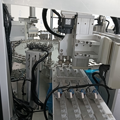 Machine d'assemblage de capuchons hélicoïdaux pour le lait et les capuchons à vis, servo