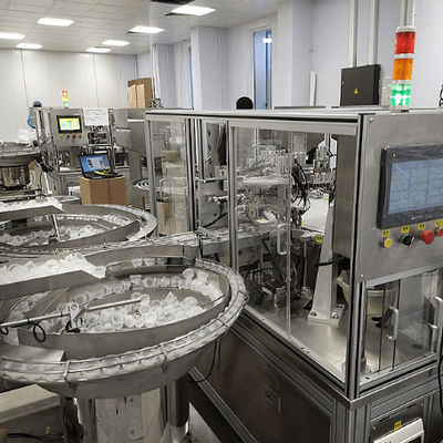 Un bon prix. Machine d'assemblage de bouchon euro pour bouteilles médicales - Servo mécanisme en ligne