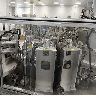 Un bon prix. La machine d'assemblage des sacs intraveineux Euro Cap est conforme à la norme ISO/GMP en ligne