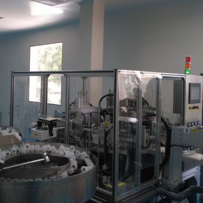 Un bon prix. Machine d'assemblage automatique de bouchons Euro pour poches de perfusion IV en ligne