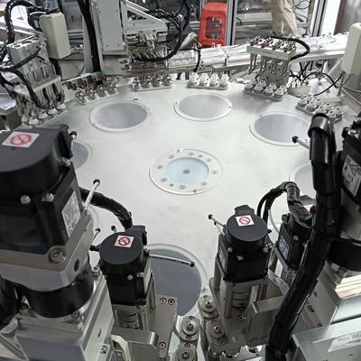 Un bon prix. Machine d'assemblage de bouchon de lait tourne-disque personnalisée avec station d'essai en ligne
