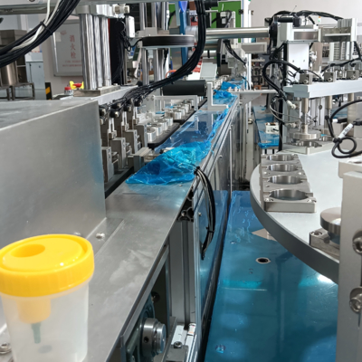 Machine d'assemblage de gobelets d'urine automatisée non standard, machine intégrée d'étiquetage et d'emballage, haute efficacité