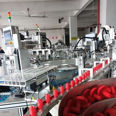 Machine d'assemblage automatique de tasses d'urine, avec fonctionnement d'indice de mouvement et charge vibratoire pour une stabilité accrue.