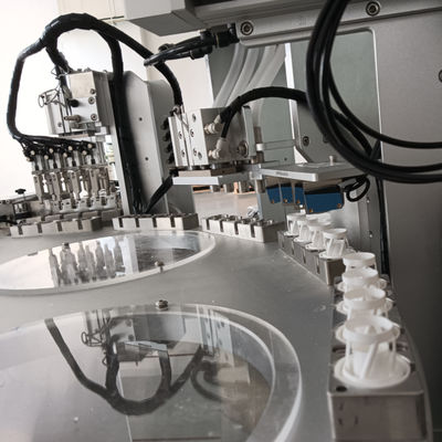 Un bon prix. Machine d'assemblage de bouchons dessiccateurs à haute vitesse avec un taux de qualification élevé et des sorties séparées pour les applications pharmaceutiques et de soins de santé en ligne