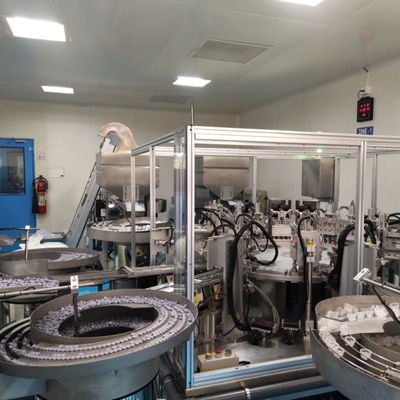 Un bon prix. Machine d'assemblage de bouchons Euro à double orifice pour flacons IV, avec une cadence de 4000 à 12000 bouchons par heure et un taux de réussite de 99 % en ligne