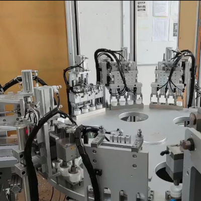 Un bon prix. Machine d'assemblage de capuchons de déshydratant à haute capacité avec comptage automatique et servo-moteur pour usage pharmaceutique en ligne