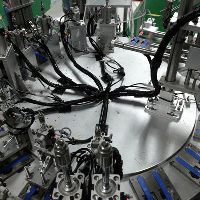 Un bon prix. Machine d'assemblage de couteaux chirurgicaux à haute efficacité avec taux de qualification de 99% et mécanisme de servo pour une production de 1500-8500 pièces / heure en ligne