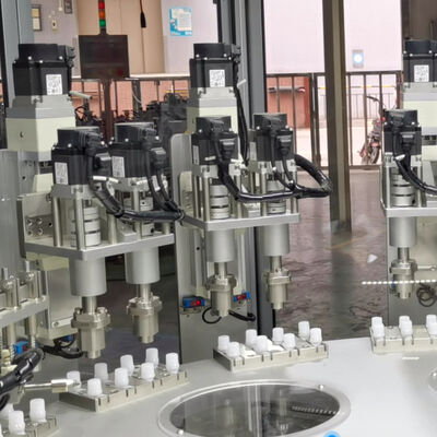 Machine à viser le capuchon en acier inoxydable avec système de contrôle PLC pour l'assemblage du capuchon à vitesse élevée