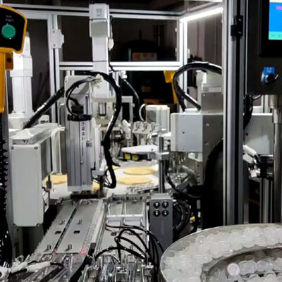 Machine d'assemblage automatique de bouchons CRC avec un taux de produits qualifiés de 99%, contrôle PLC et une vitesse de 1500-8500 pièces/heure pour les bouchons déshydratants